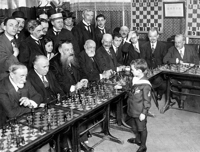 Bobby Fischer playing 50 opponents simultaneously, 1964 - Rare Historical Photos