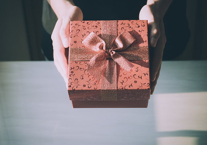 How To Choose The Perfect Gift For Your Girlfriend