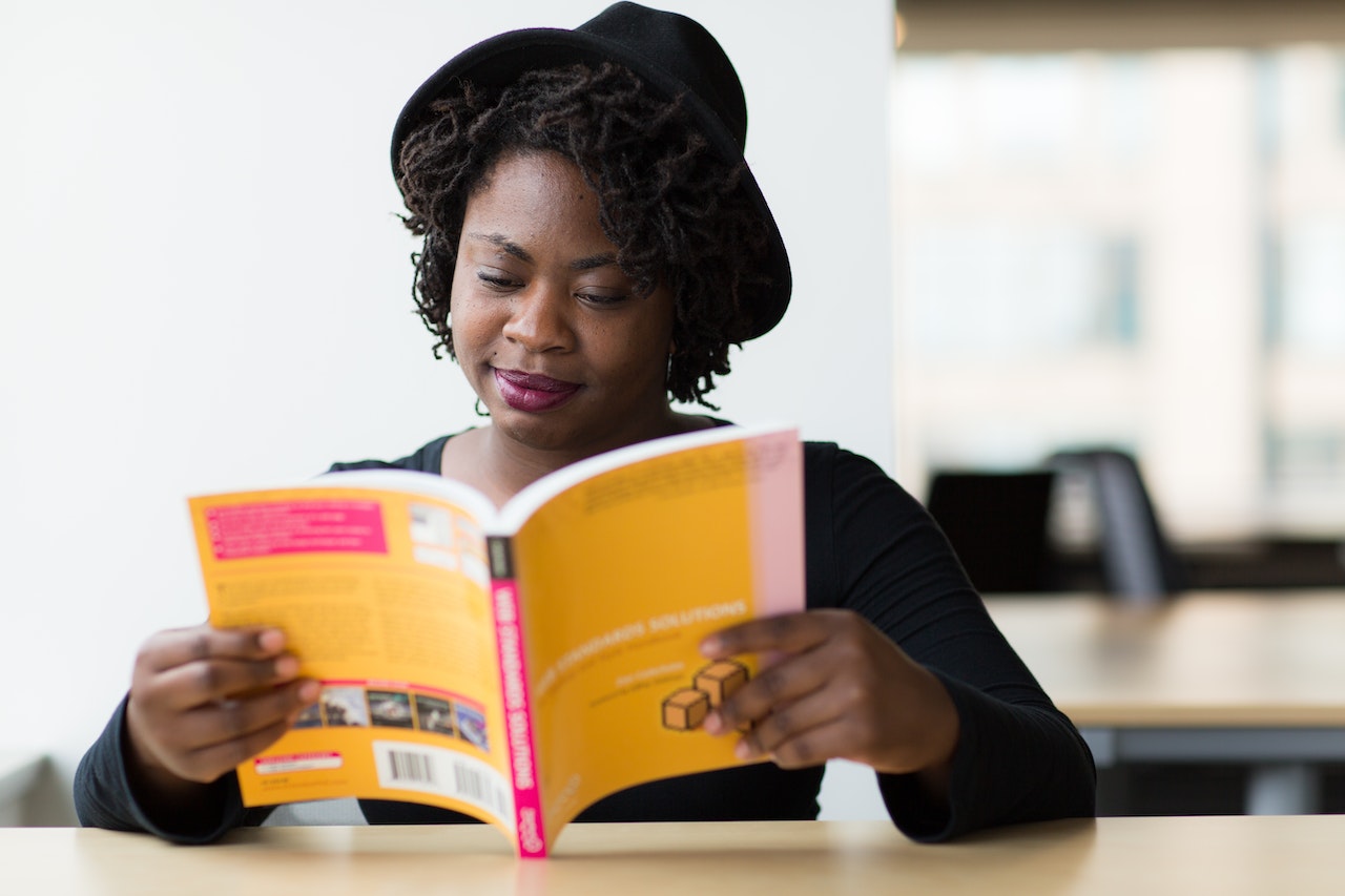 Student reading book