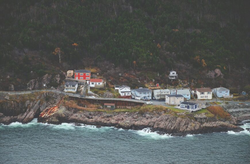 Fireproofing a Cliffside Estate Without Losing Its Charm or Openness