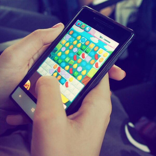 Why Are More People Moving From Console to Mobile Gaming?