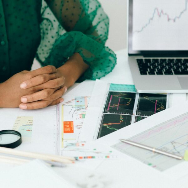 Behind the CV: Red Flags and Green Lights in Finance Applications