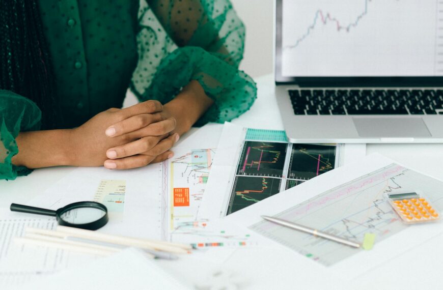 Behind the CV: Red Flags and Green Lights in Finance Applications