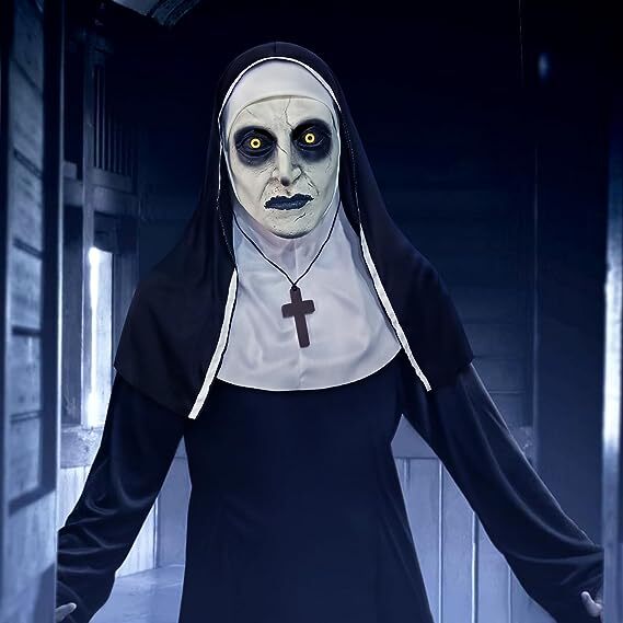  The Conjuring – Costume Harmony